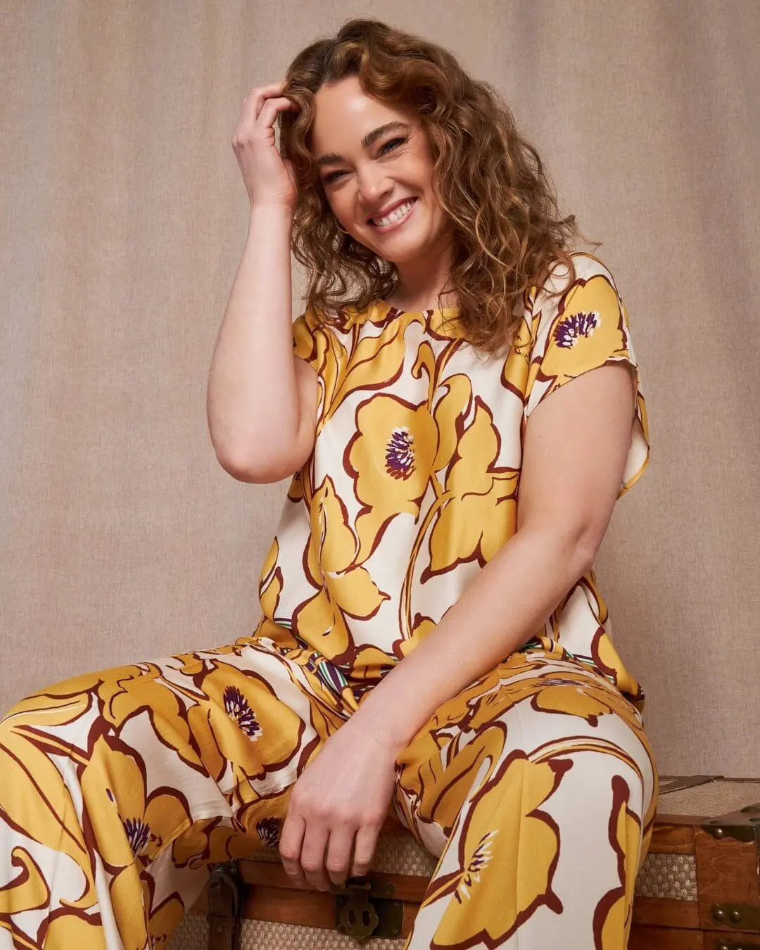 Blusa girocollo in viscosa lucida con fantasia floreale OCRA DORABELLA PIU'