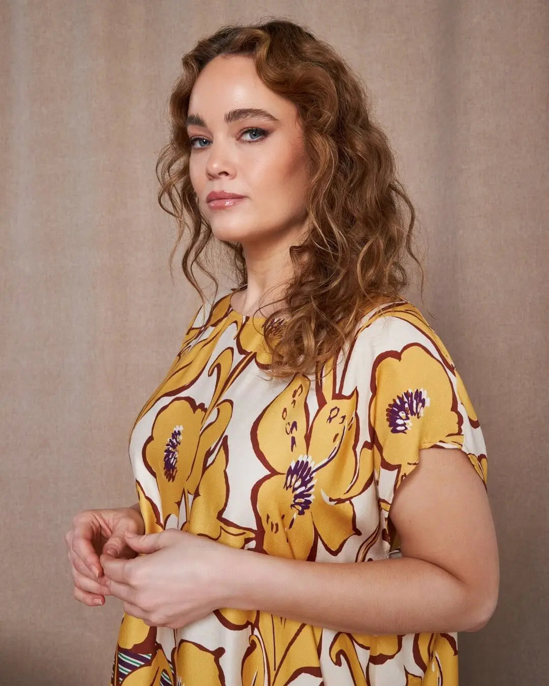 Blusa girocollo in viscosa lucida con fantasia floreale OCRA DORABELLA PIU'