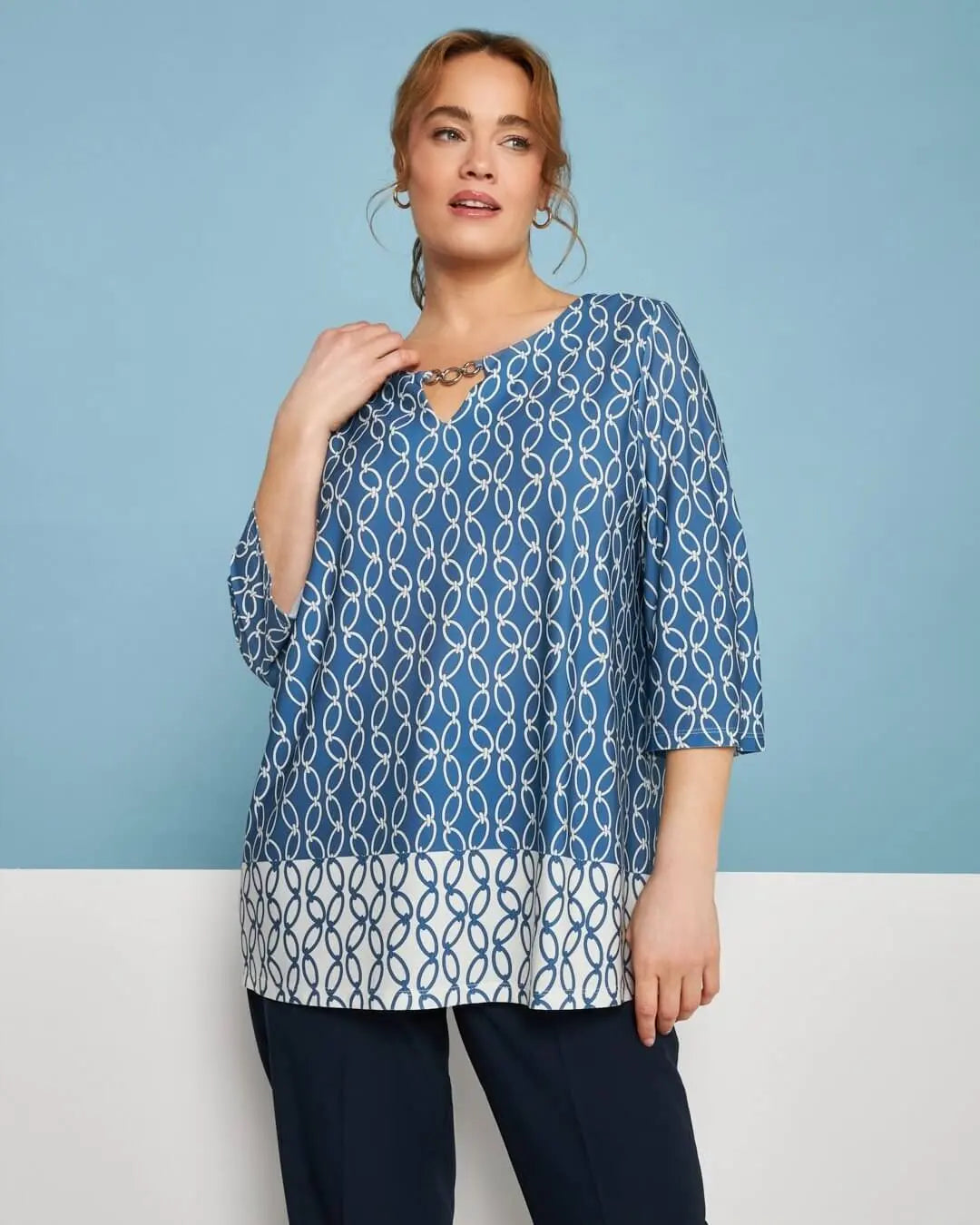Blusa in jersey elasticizzato bi-colore con fantasia catena e dettaglio gioiello DENIM DORABELLA PIU' 49