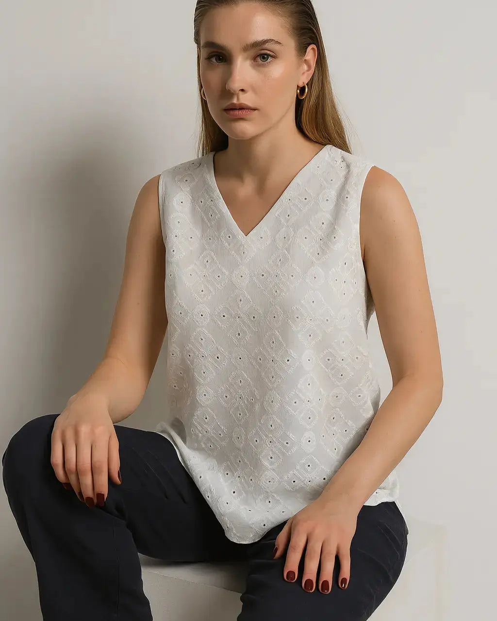 Blusa in sangallo con scollo a V e retro in jersey a tono DORABELLA