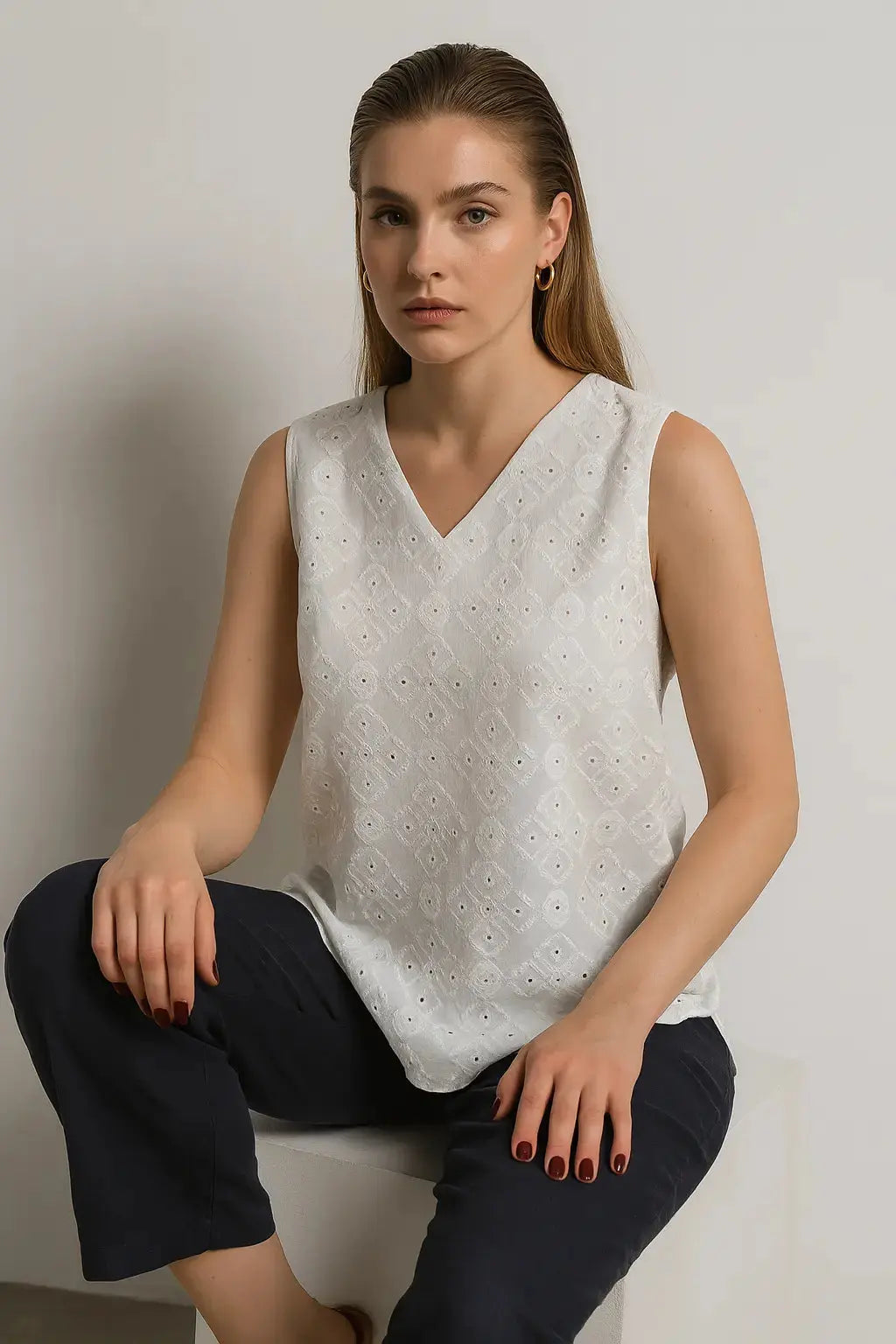 Blusa in sangallo con scollo a V e retro in jersey a tono DORABELLA