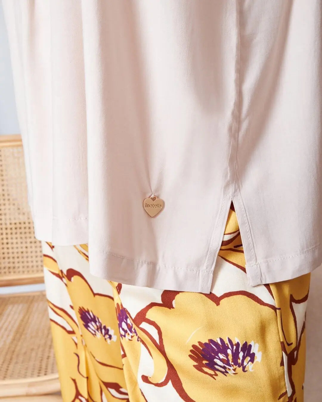 Blusa in viscosa tinta unita con scollo a V e bottoni CREMA DORABELLA PIU'