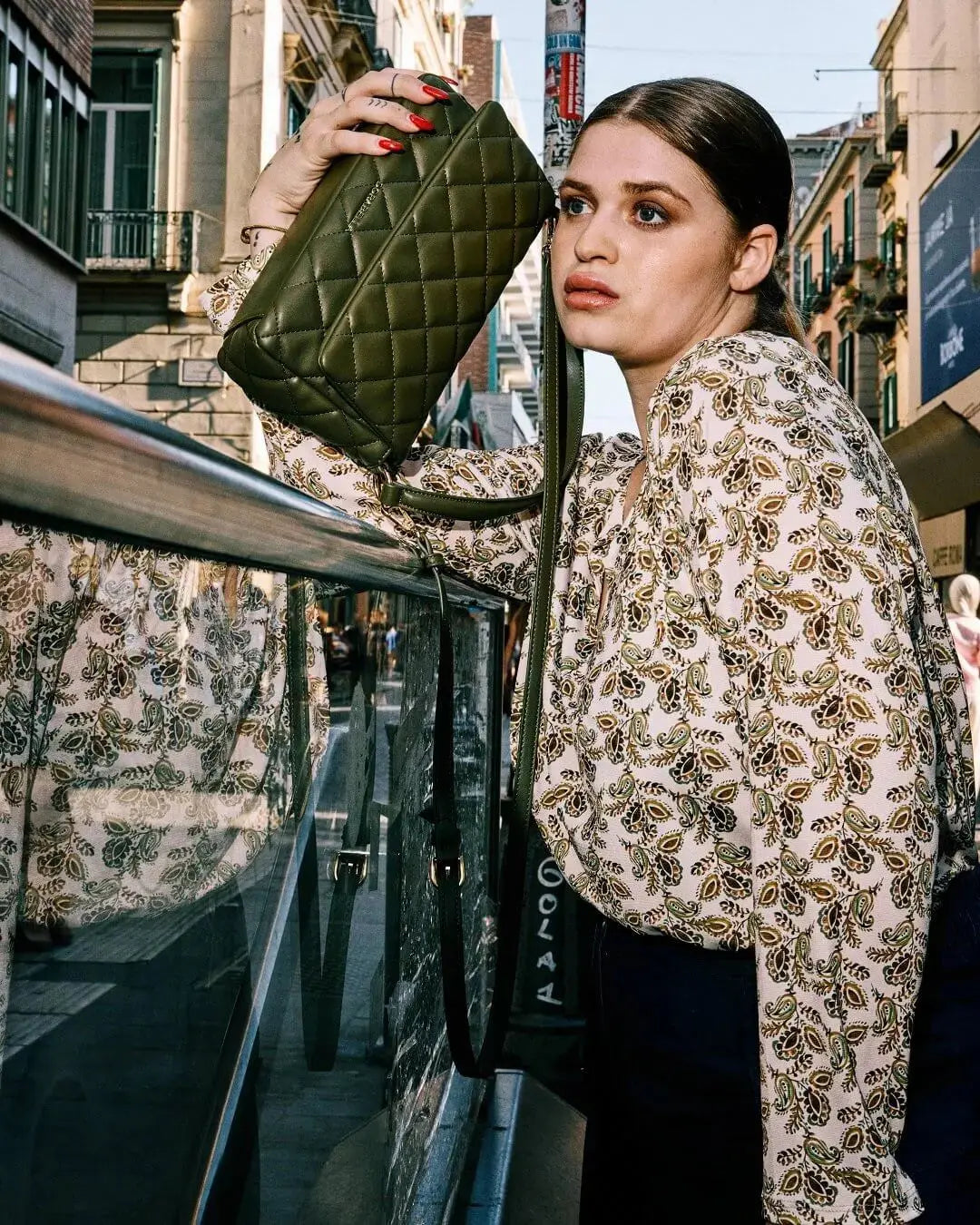 Blusa stampata a maniche lunghe con dettaglio gioiello nello scollo MILITARE DORABELLA PIU' 49