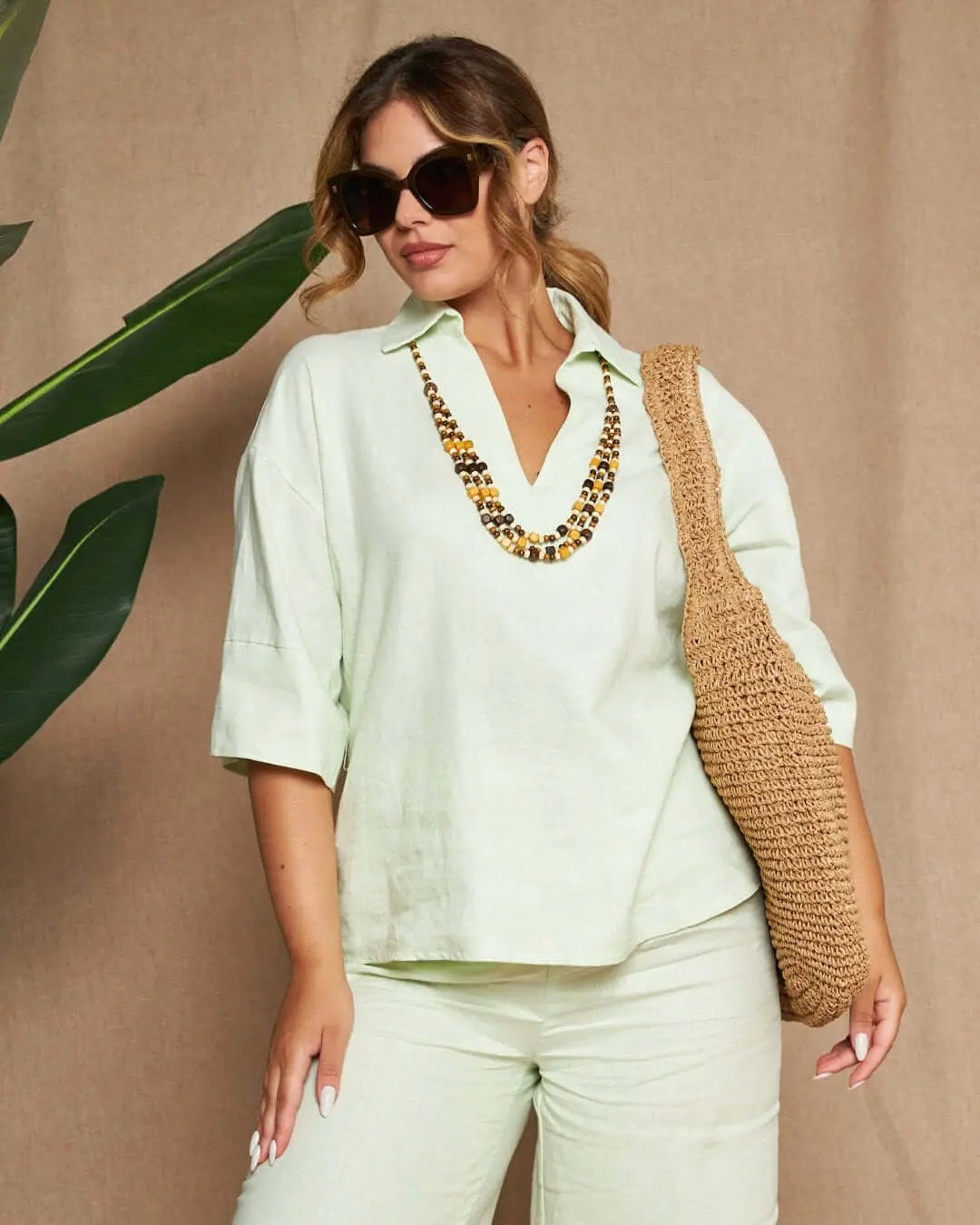 Blusa stile polo in tela di lino e viscosa tinta unita con scollo a V. MENTA DORABELLA