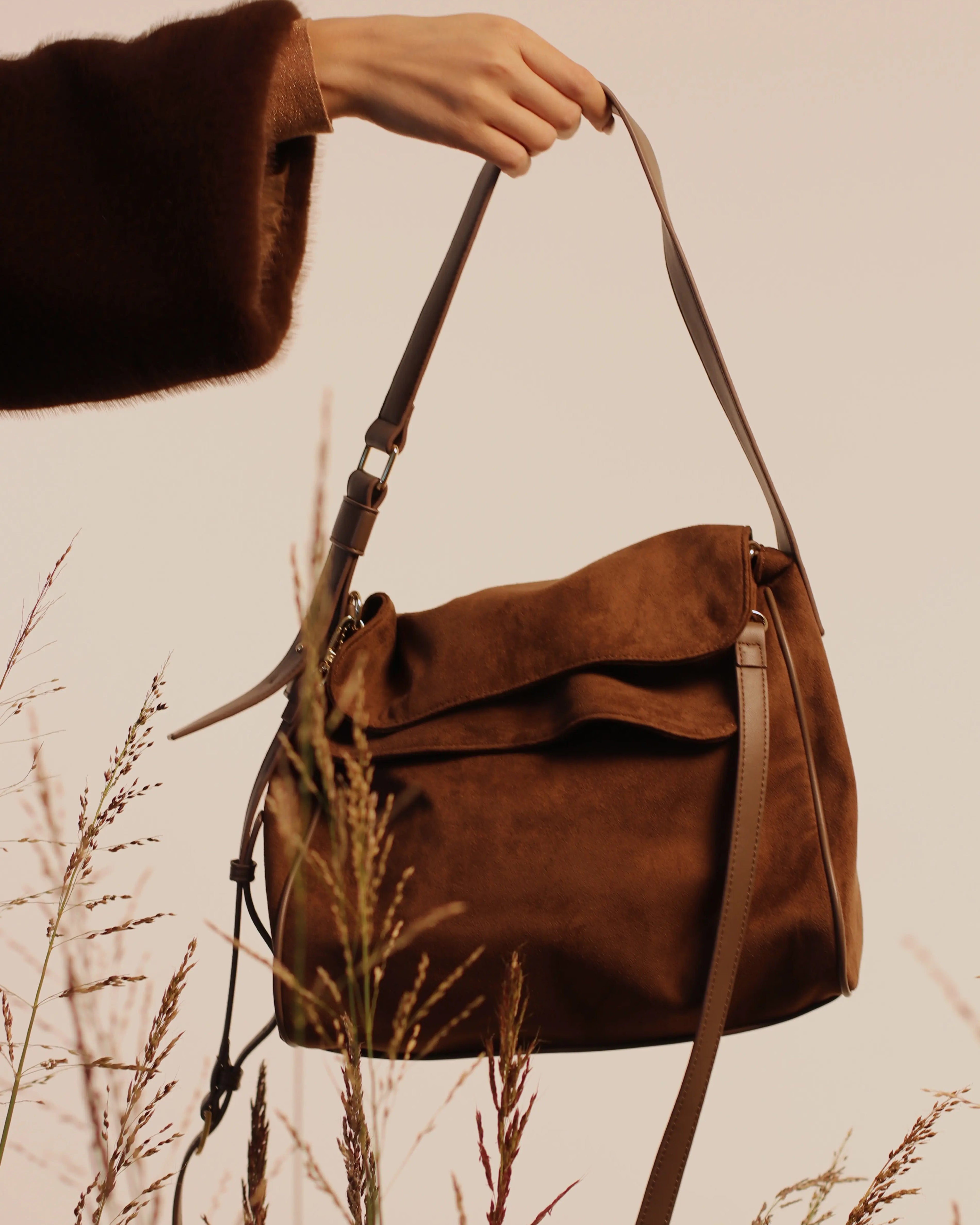 Borsa in suede con tracolla Dorabella