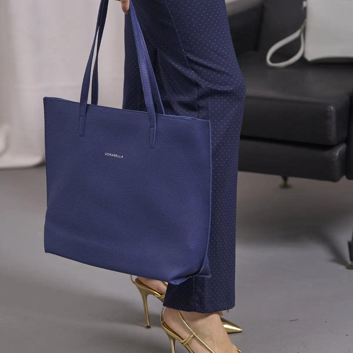 Borsa shopper large in ecopelle a grana con logo sul davanti BLU DORABELLA EASY Un