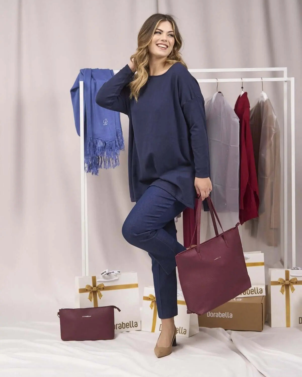 Borsa shopper large in ecopelle a grana con logo sul davanti BURGUNDY DORABELLA EASY