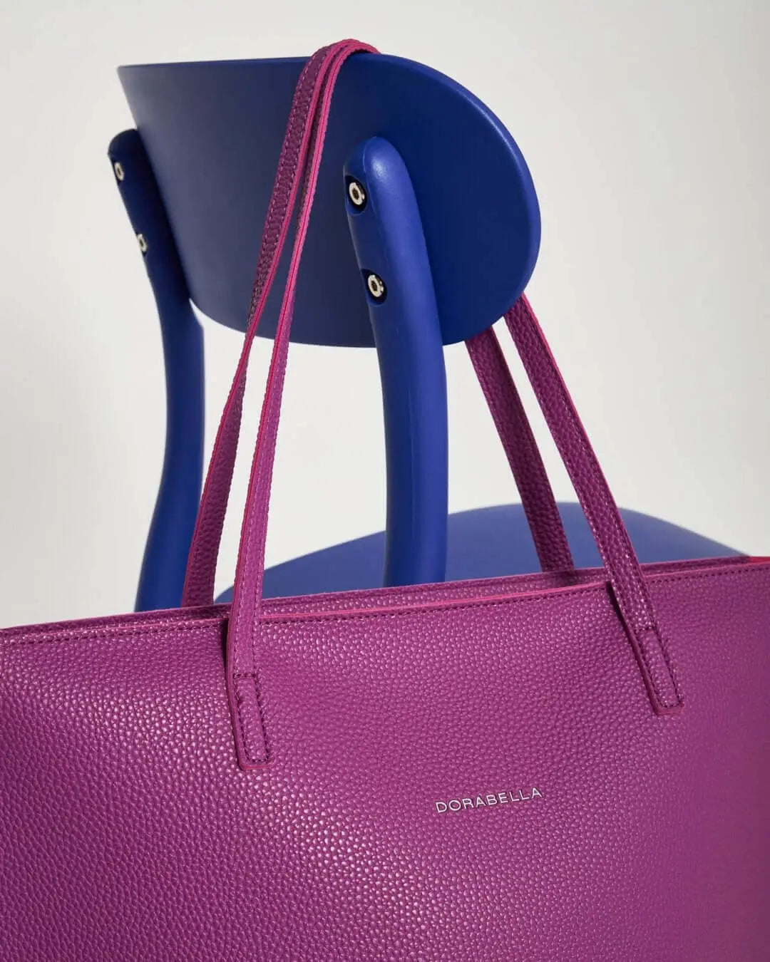 Borsa shopper large in ecopelle a grana con logo sul davanti SUMMER PURPLE DORABELLA EASY