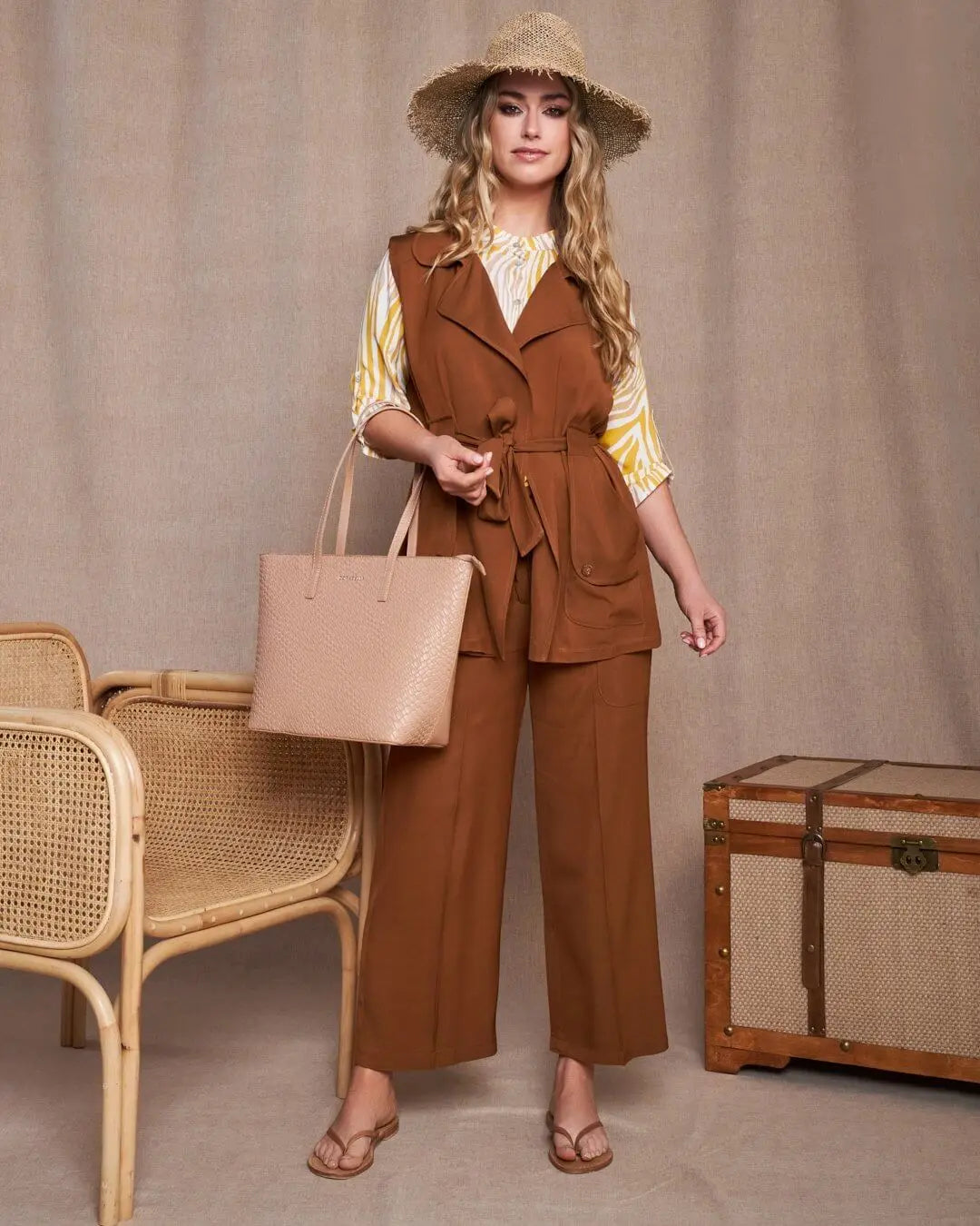 Borsa shopper media in ecopelle con motivo ad intreccio BEIGE DORABELLA