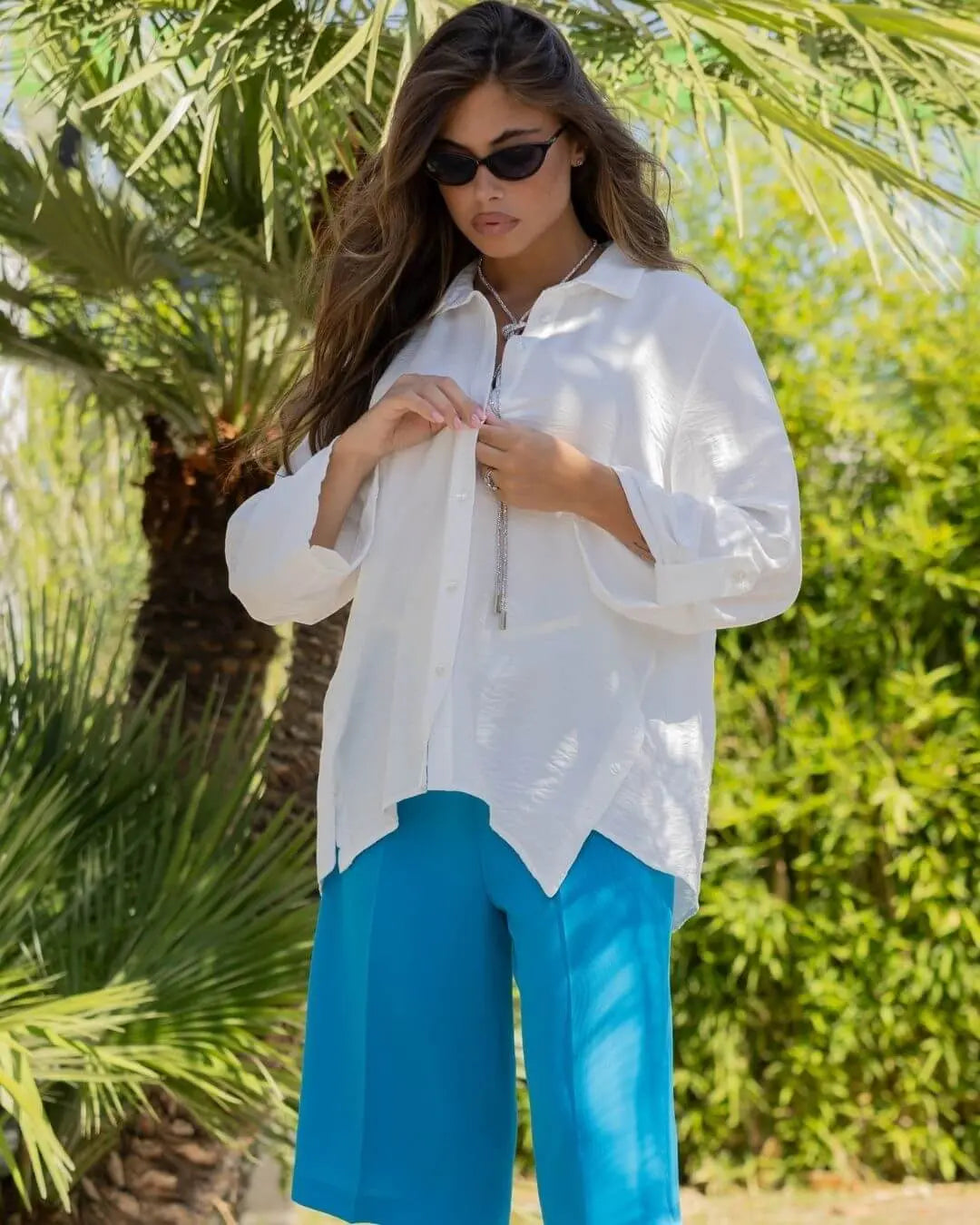 Camicia a maniche lunghe in tela di misto viscosa tinta unita con spacchi abbottonati e fondo asimme BIANCO DORABELLA