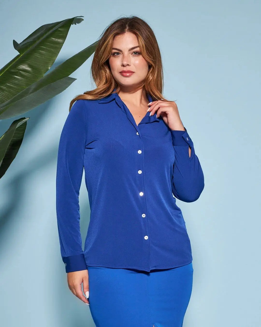 Camicia in jersey elasticizzato tinta unita con maniche a tre quarti. BLU CHINA DORABELLA