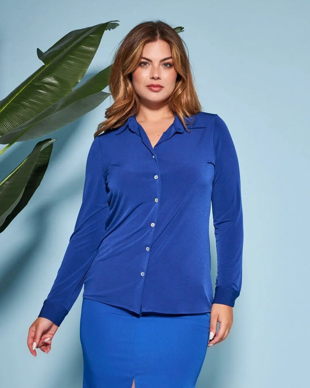 Camicia in jersey elasticizzato tinta unita con maniche a tre quarti. BLU CHINA DORABELLA