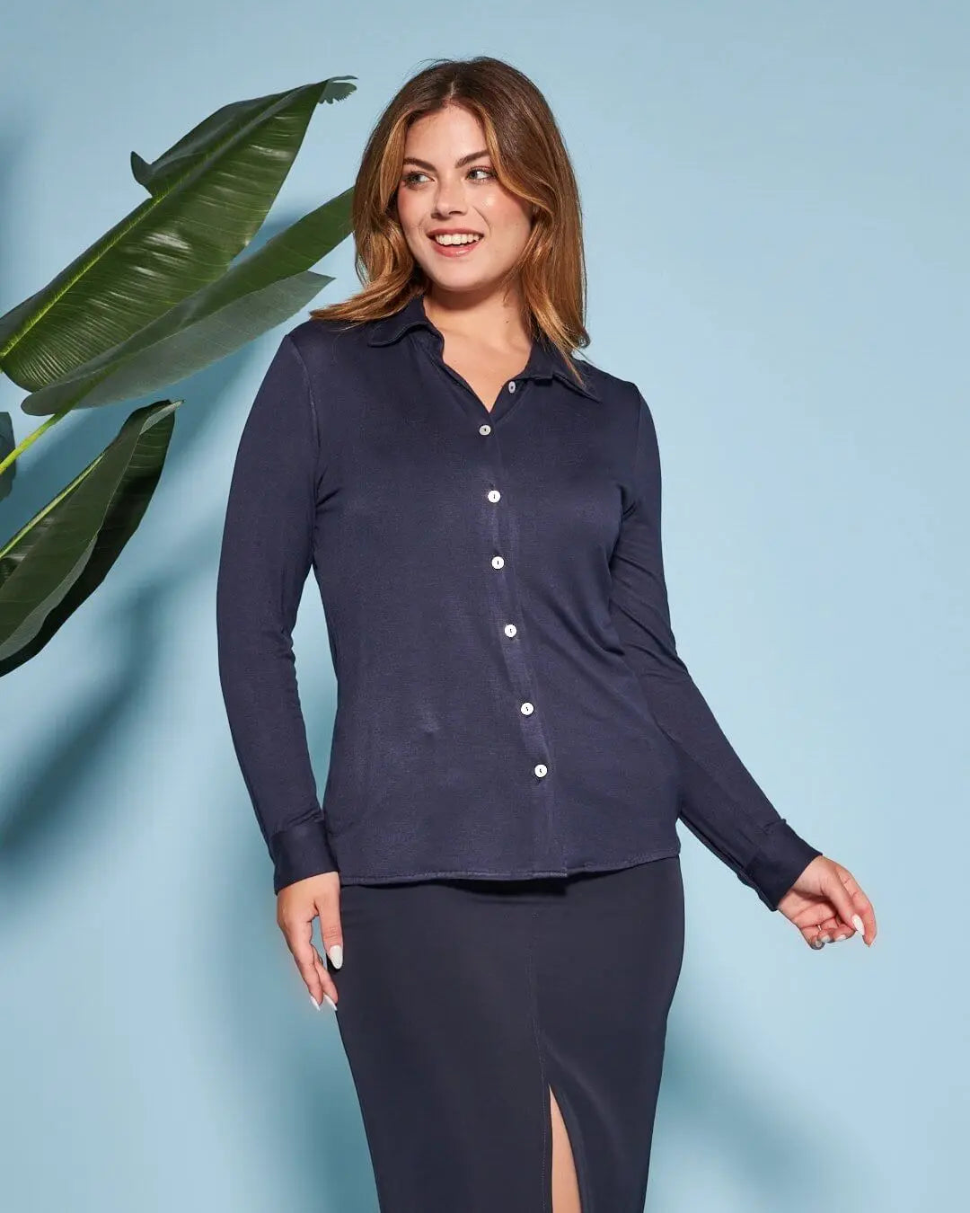 Camicia in jersey elasticizzato tinta unita con maniche a tre quarti. BLU DORABELLA