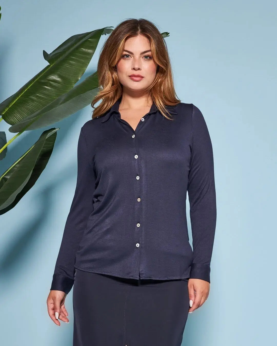 Camicia in jersey elasticizzato tinta unita con maniche a tre quarti. BLU DORABELLA