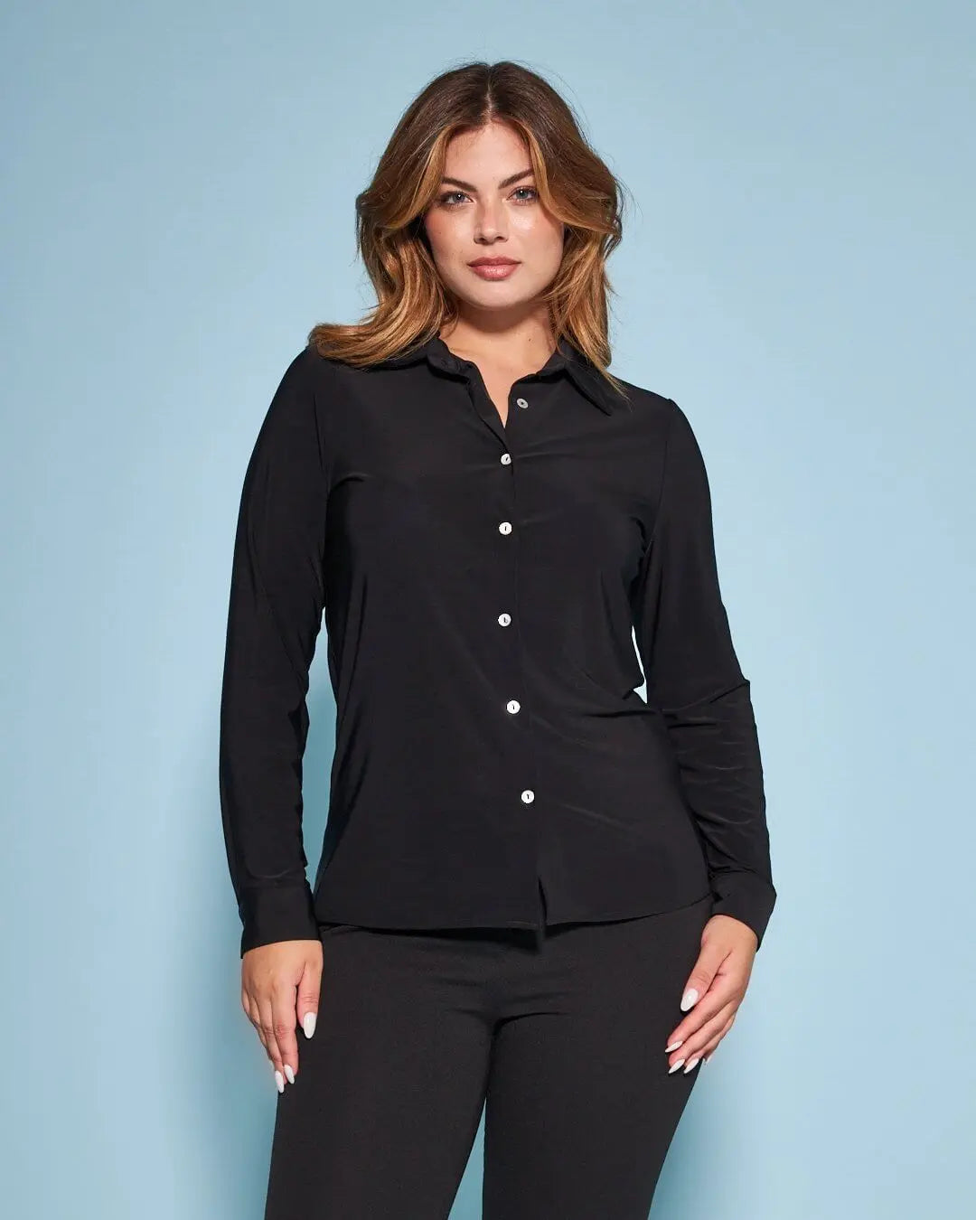 Camicia in jersey elasticizzato tinta unita con maniche a tre quarti. NERO DORABELLA