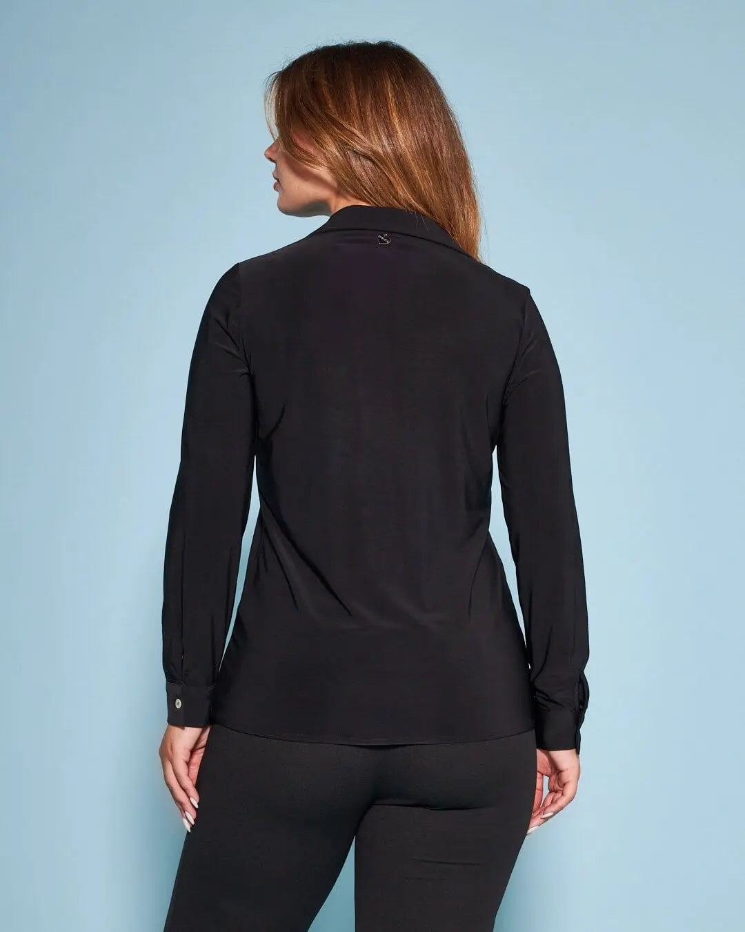 Camicia in jersey elasticizzato tinta unita con maniche a tre quarti. NERO DORABELLA