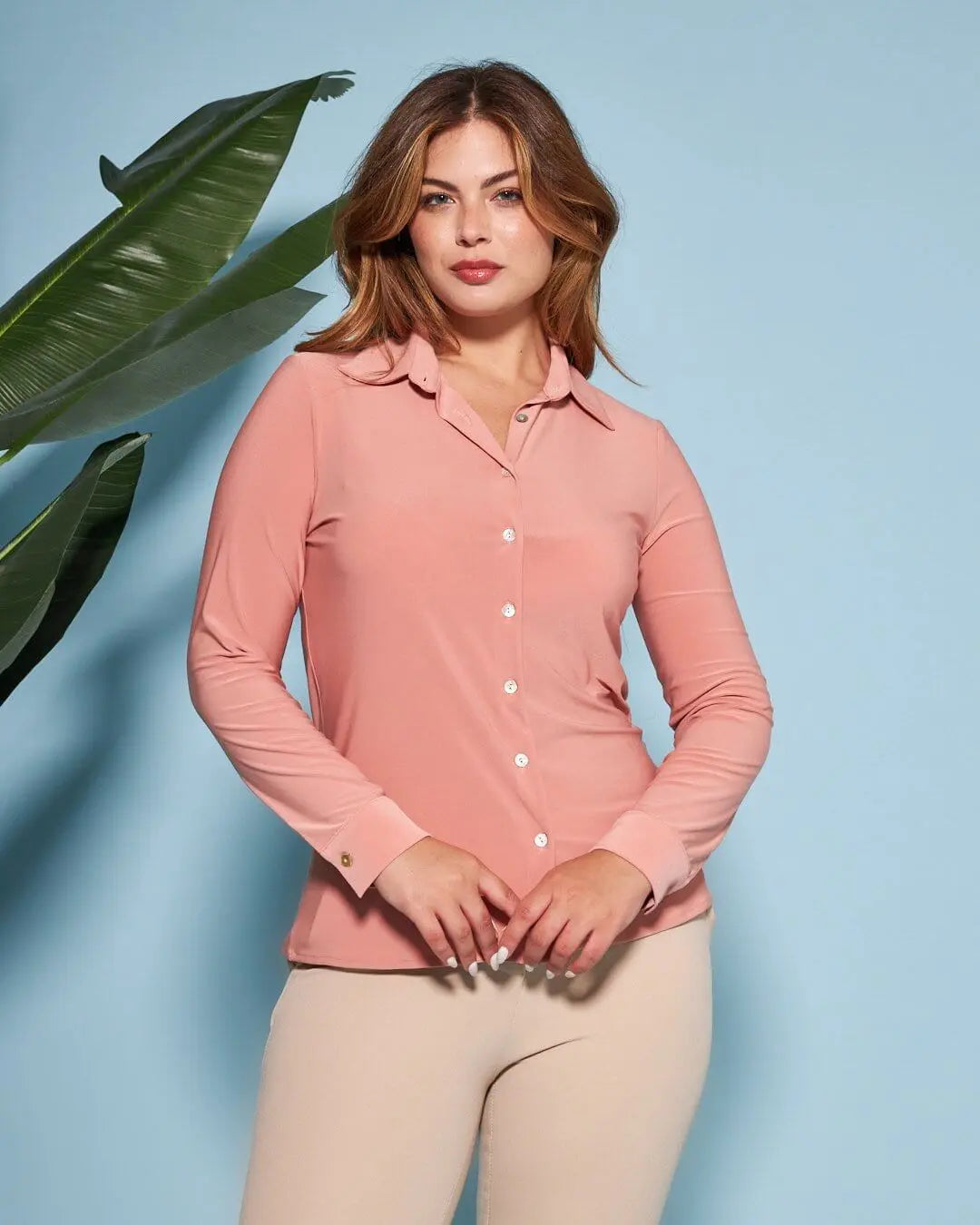 Camicia in jersey elasticizzato tinta unita con maniche a tre quarti. SALMONE DORABELLA