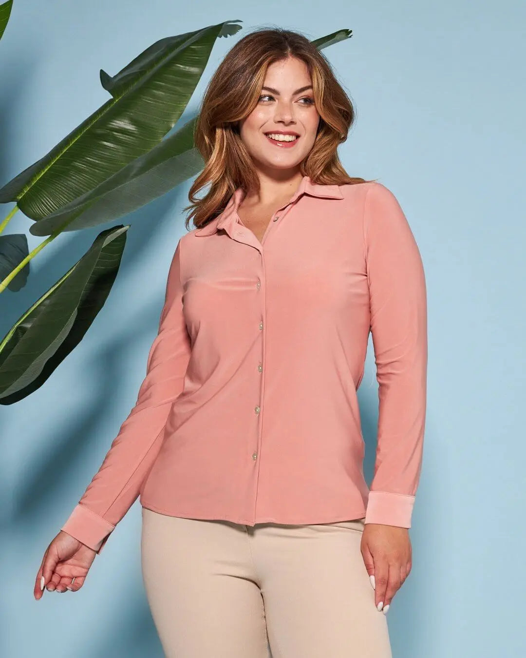 Camicia in jersey elasticizzato tinta unita con maniche a tre quarti. SALMONE DORABELLA