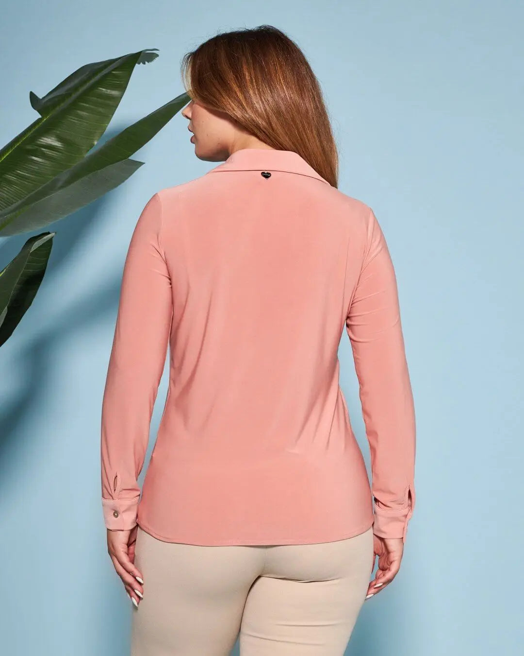 Camicia in jersey elasticizzato tinta unita con maniche a tre quarti. SALMONE DORABELLA