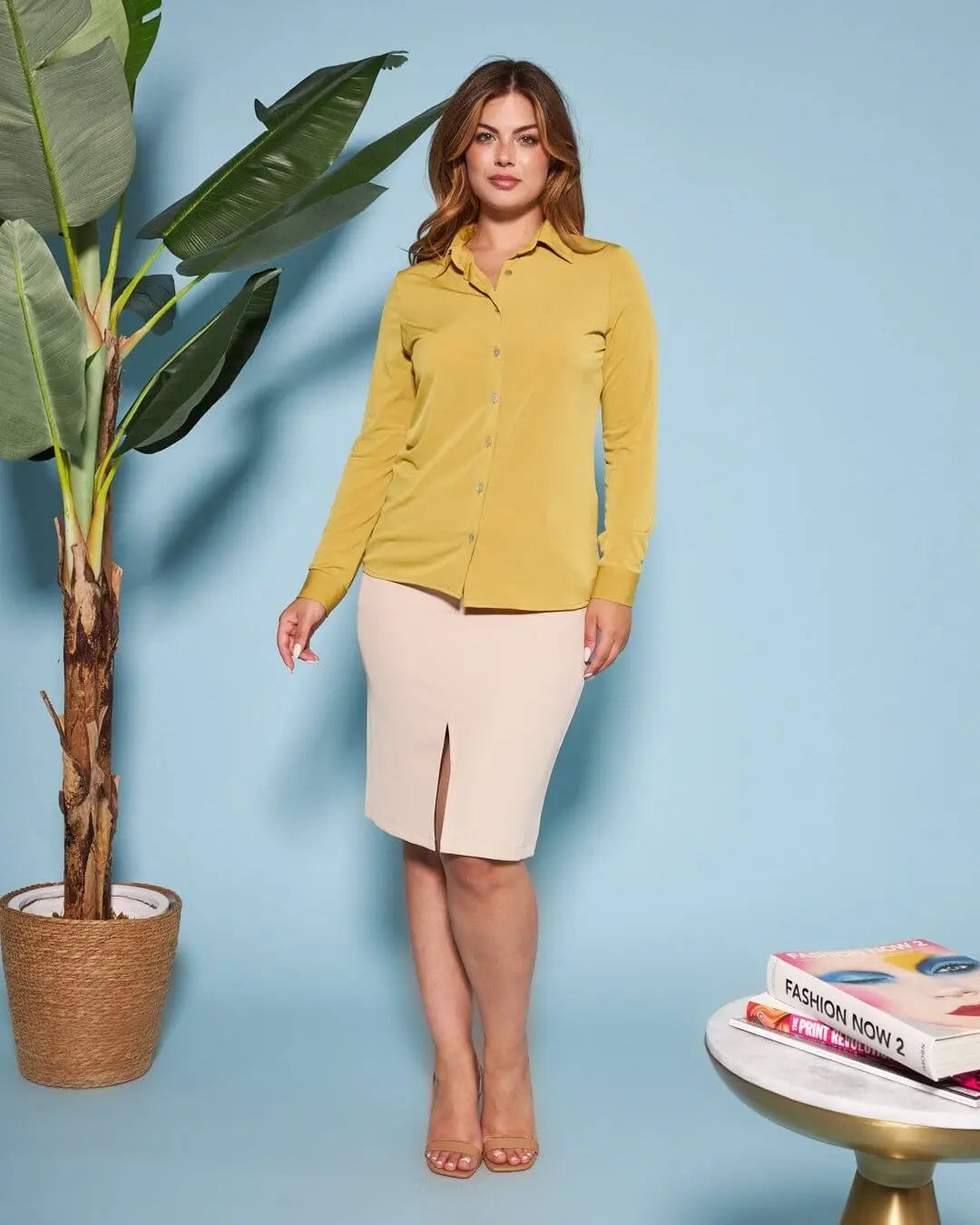 Camicia in jersey elasticizzato tinta unita con maniche a tre quarti. SENAPE DORABELLA