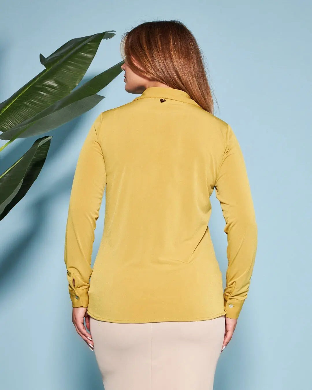 Camicia in jersey elasticizzato tinta unita con maniche a tre quarti. SENAPE DORABELLA