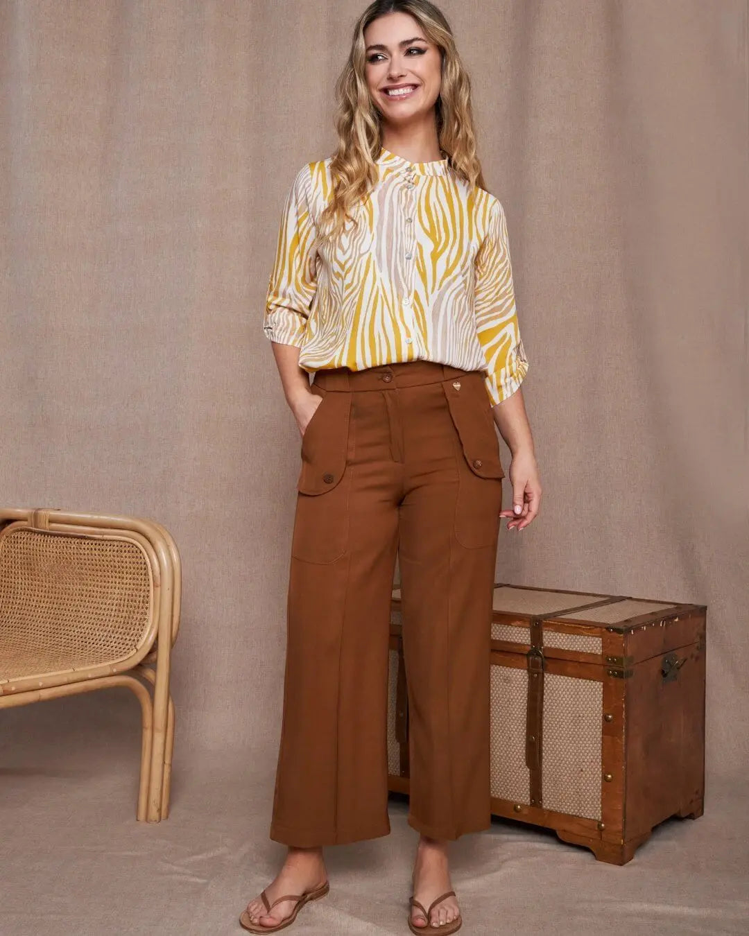 Camicia in viscosa con fantasia animalier e colletto alla coreana OCRA DORABELLA