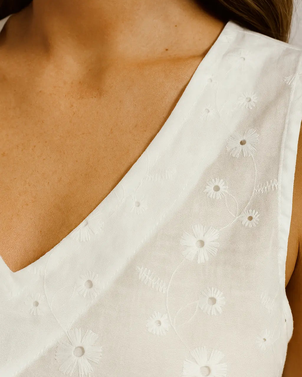 Canotta fantasia con scollo a "V" DORABELLA