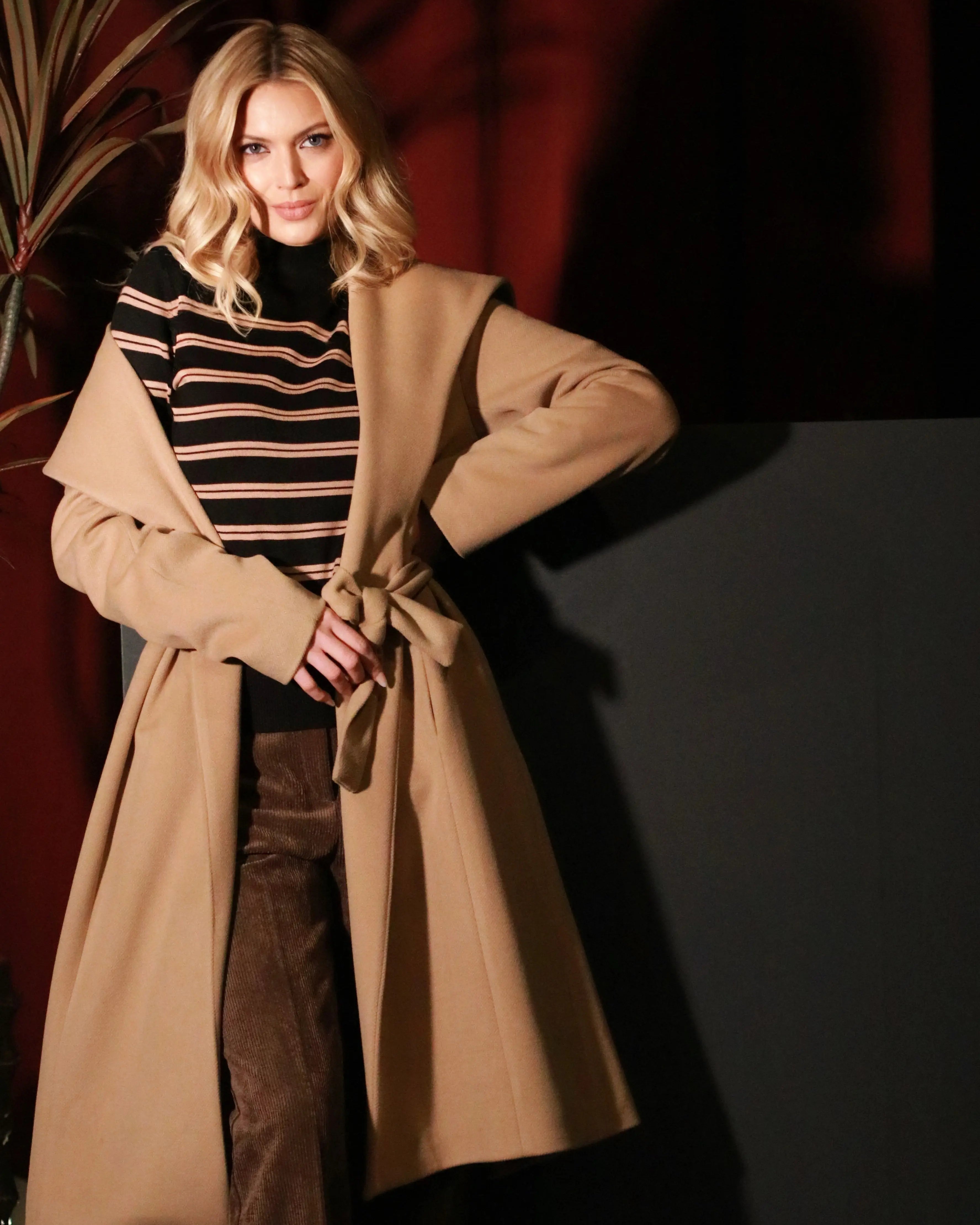 Cappotto con cappuccio e fusciacca DORABELLA