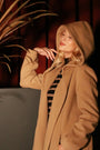Cappotto con cappuccio e fusciacca DORABELLA