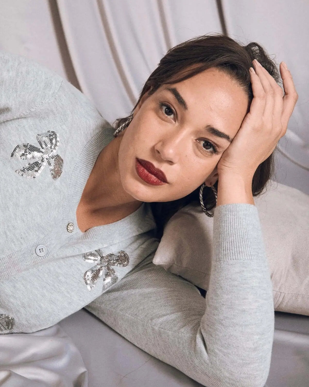 Cardigan con fiocchi ricamati in paillettes silver LIGHT GREY DORABELLA