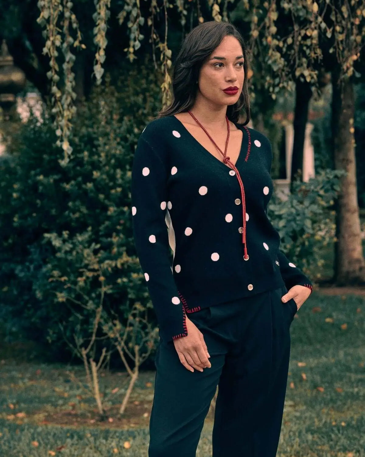 Cardigan con scollo a V ed intarsio a pois sul davanti NERO DORABELLA