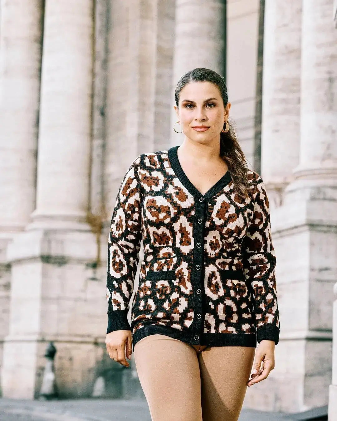 Cardigan in jacquard animalier con contrasti a tinta unita e bottoni gioiello ANIMALIER DORABELLA XL
