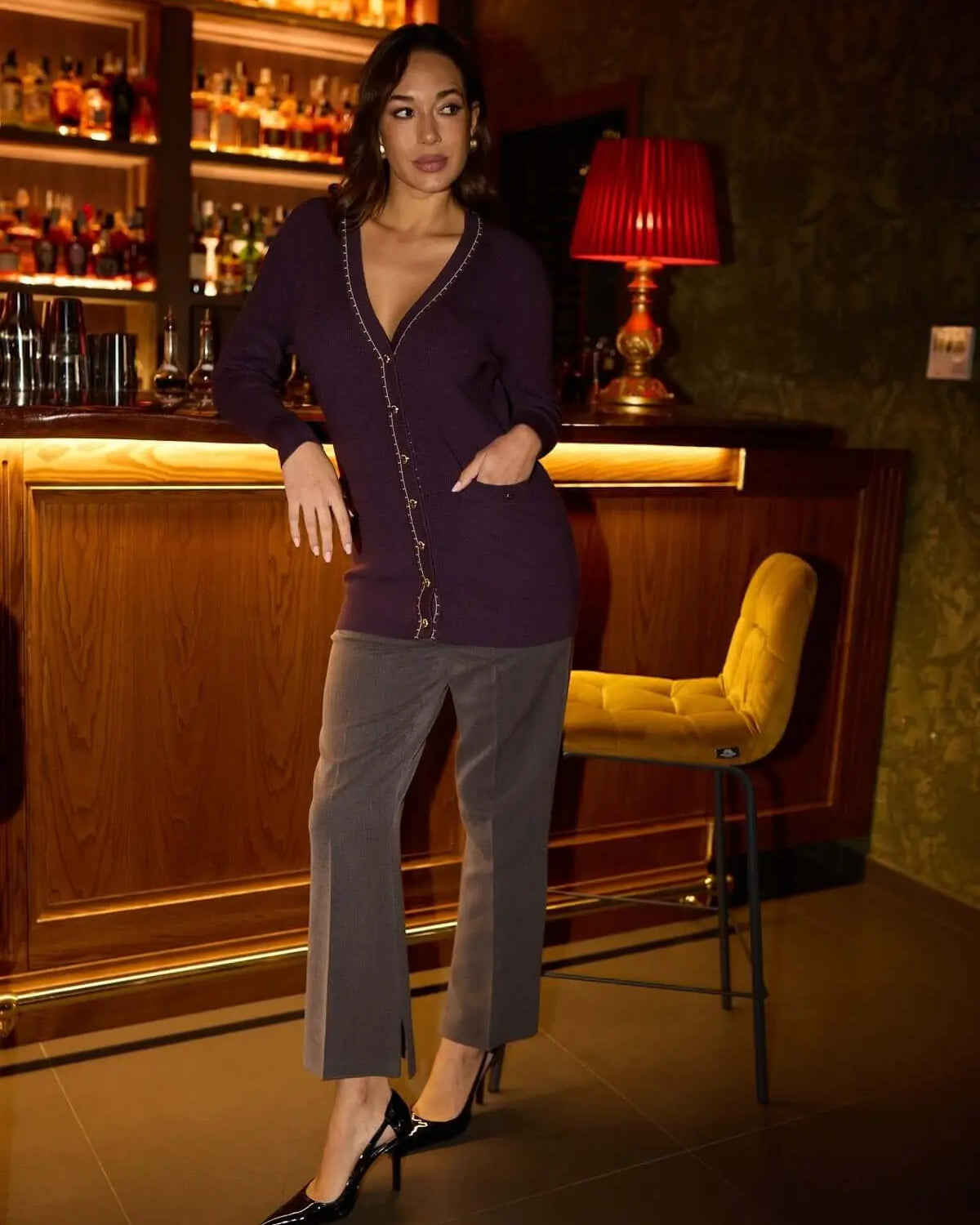 Cardigan midi con abbonttonatura frontale, taschini e dettagli gioiello PRUGNA DORABELLA XL