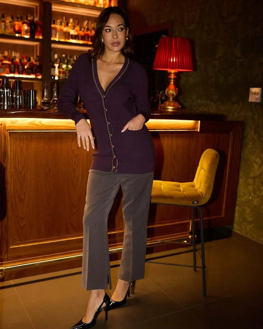 Cardigan midi con abbonttonatura frontale, taschini e dettagli gioiello PRUGNA DORABELLA XL