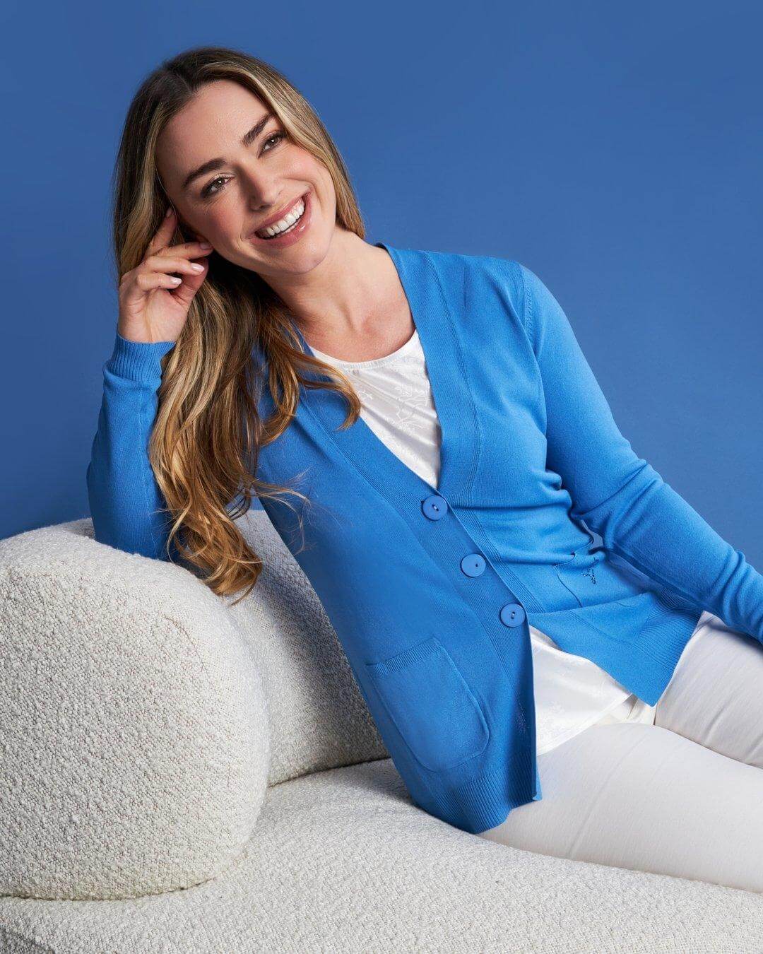 Cardigan scollo a V in maglia di misto viscosa con logo in strass. DORABELLA