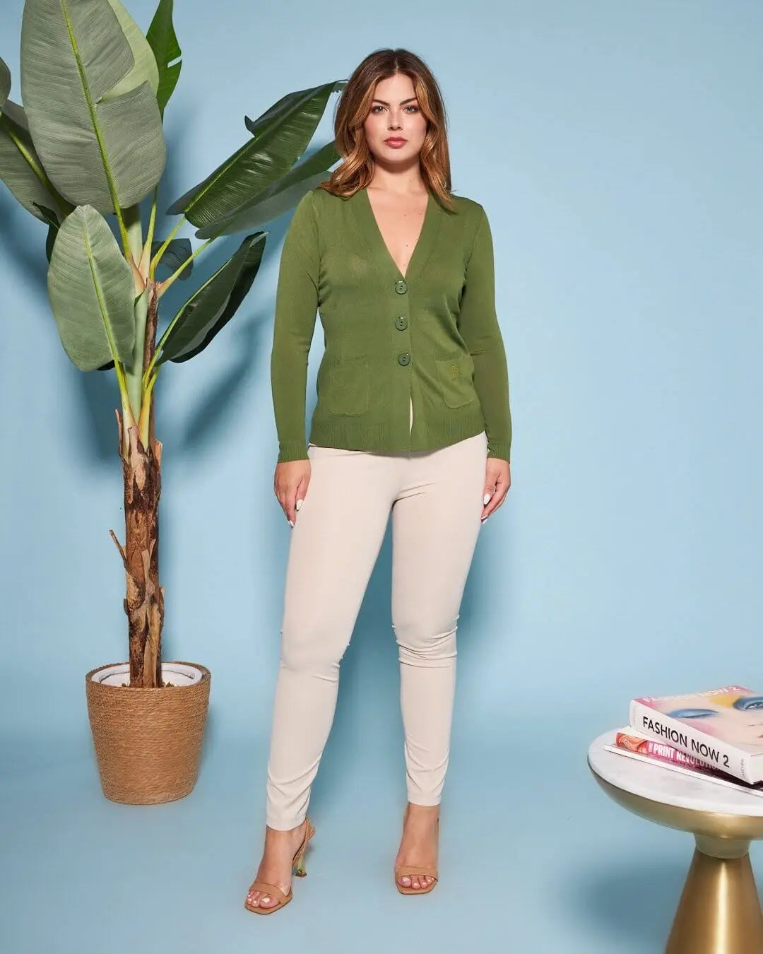 Cardigan scollo a V in maglia di misto viscosa con logo in strass. VERDE MILITARE DORABELLA