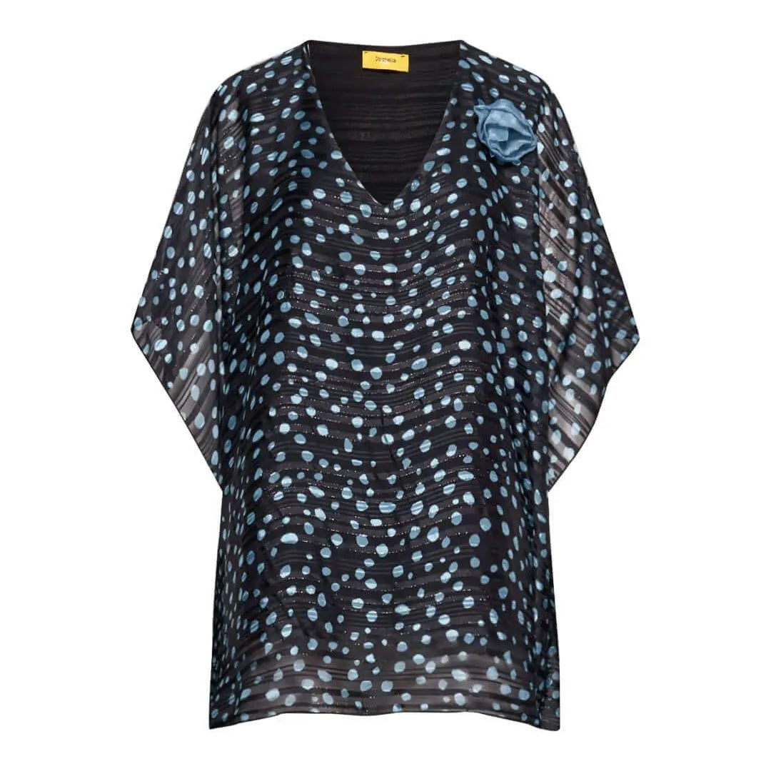 Casacca con scollo a V in georgette a fantasia con spilla a forma di rosa in tessuto lurex. AZZURRO DORABELLA PIU' 47