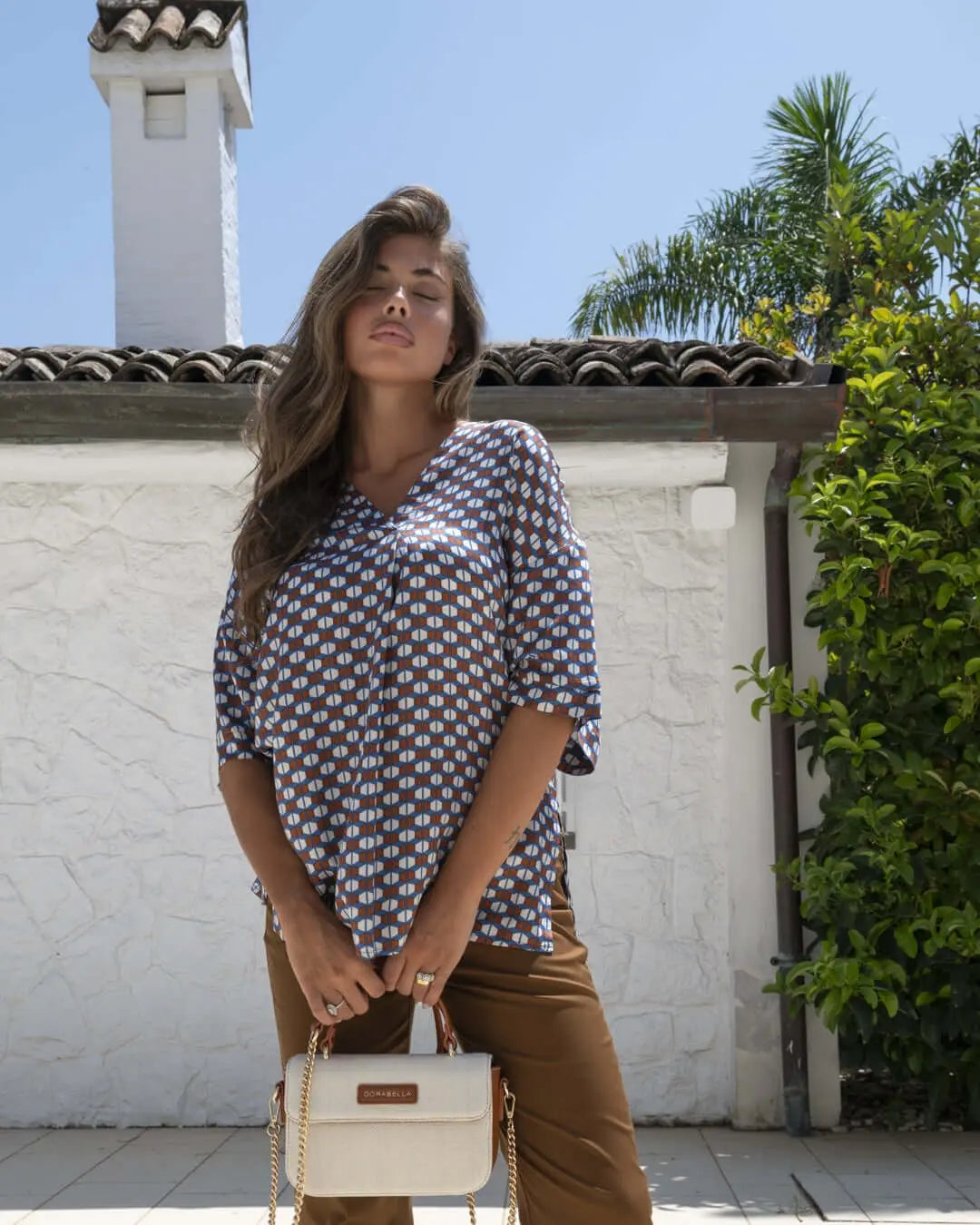 Casacca con scollo a V in raso di viscosa con fantasia multicolore. BLUETTE DORABELLA