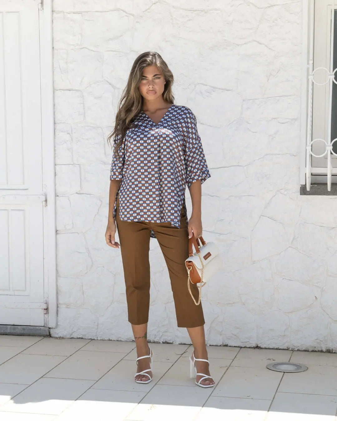 Casacca con scollo a V in raso di viscosa con fantasia multicolore. BLUETTE DORABELLA