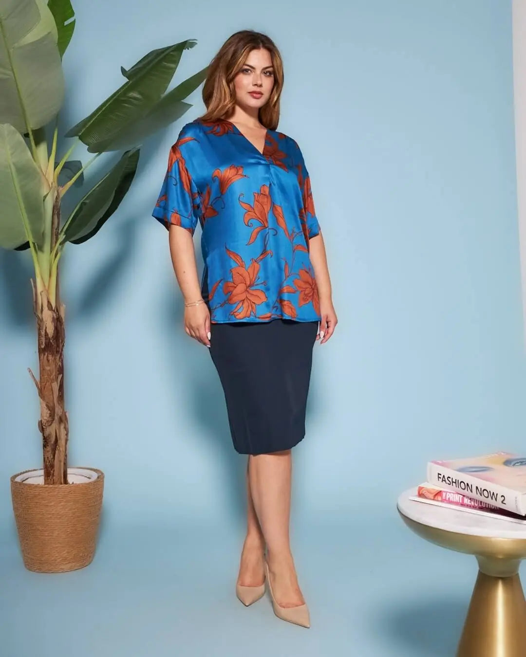 Casacca con scollo a V in raso di viscosa con fantasia multicolore. DENIM DORABELLA