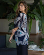 Casacca in georgette con fantasia multicolore e scollo a V in pizzo crochet con paillettes. DENIM DORABELLA