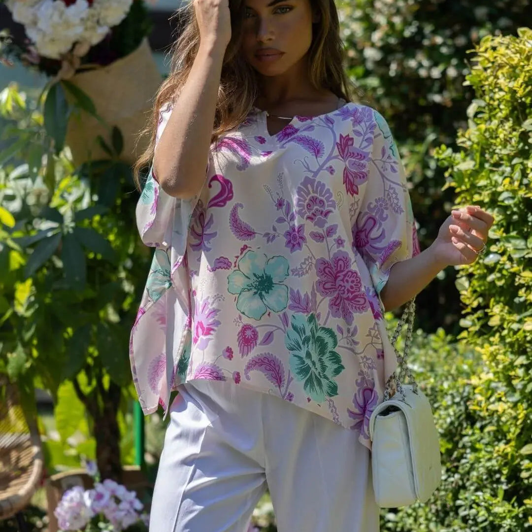 Casacca in viscosa con fantasia multicolore e dettaglio in metallo sullo scollo. CREMA DORABELLA XXL