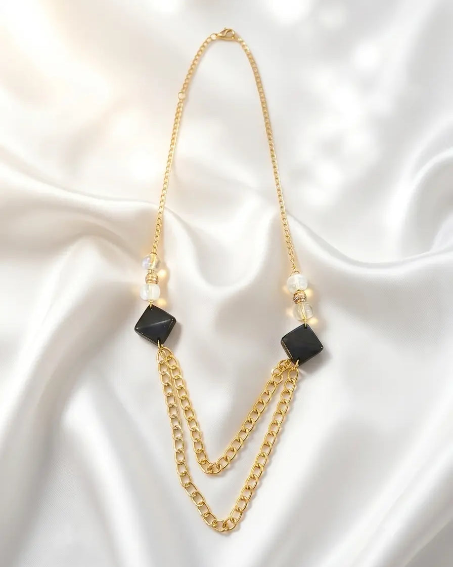 Collana lunga con catena oro light, perline e pietre colorate Dorabella