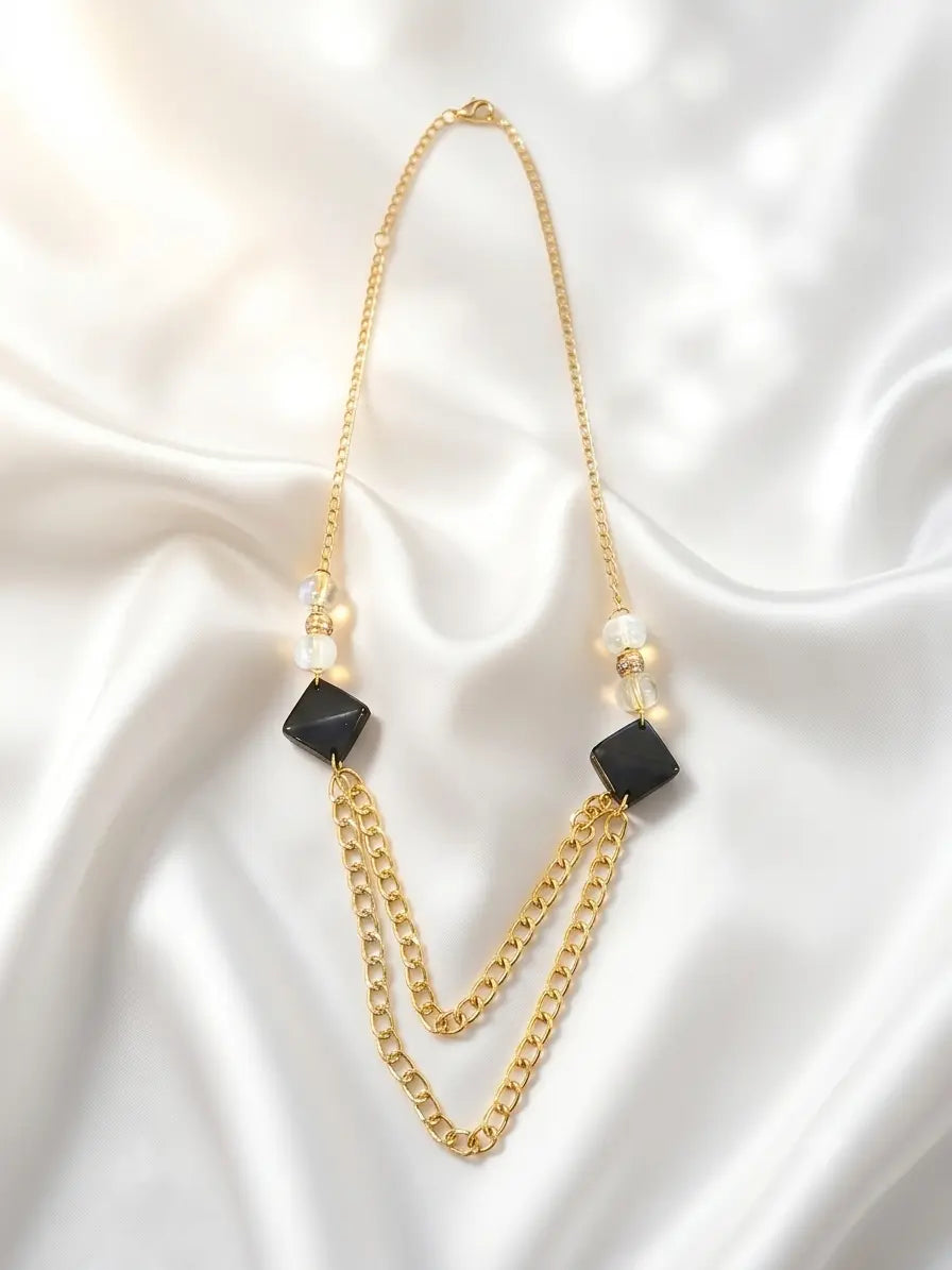 Collana lunga con catena oro light, perline e pietre colorate Dorabella