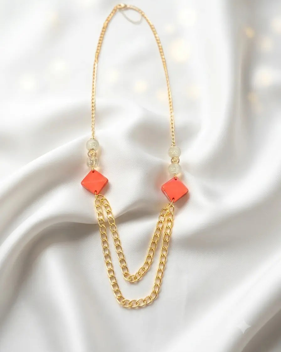 Collana lunga con catena oro light, perline e pietre colorate Dorabella