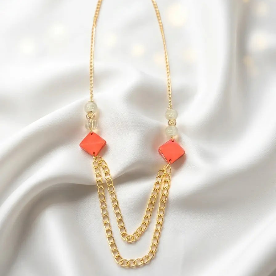 Collana lunga con catena oro light, perline e pietre colorate Dorabella