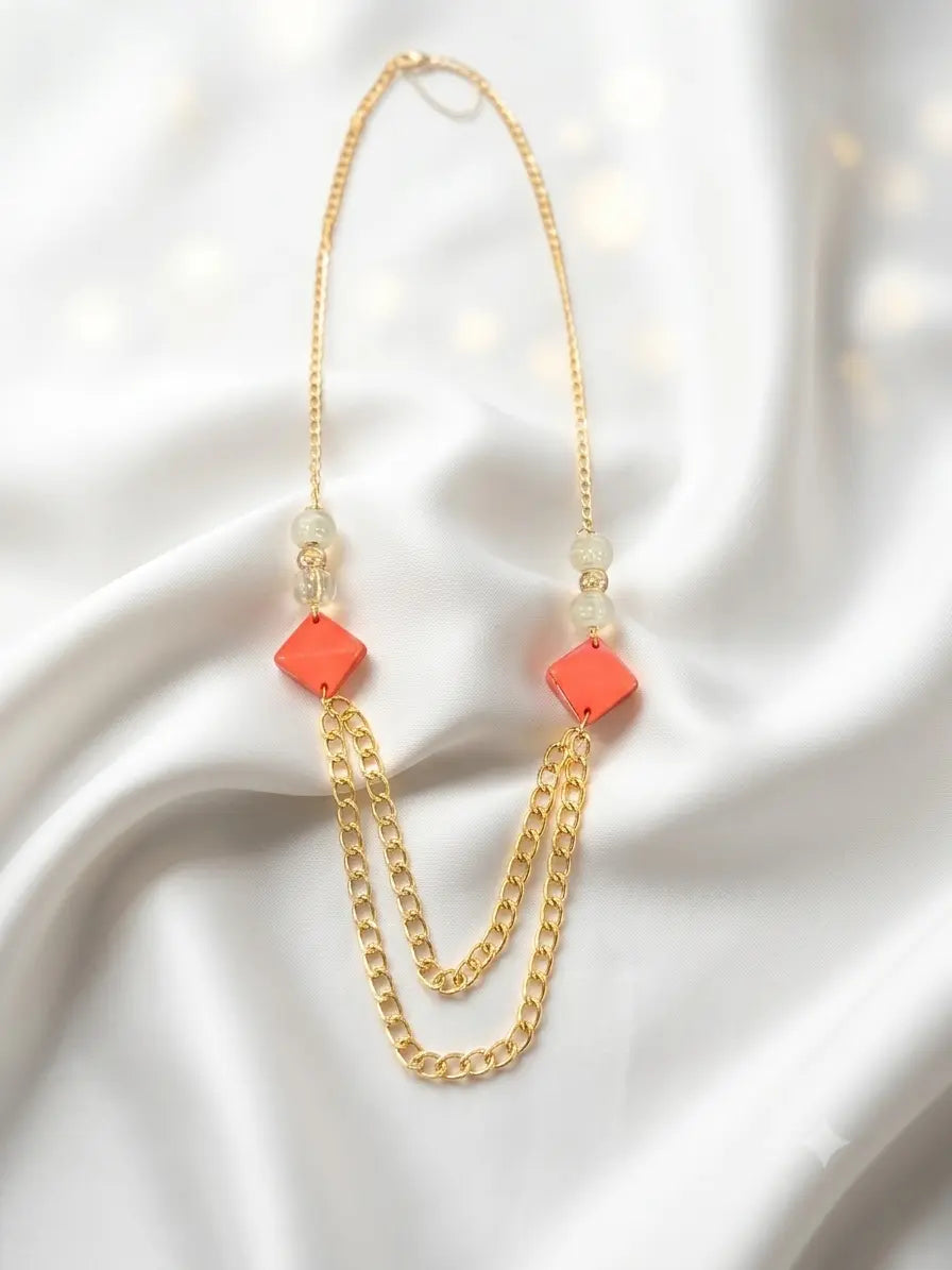 Collana lunga con catena oro light, perline e pietre colorate Dorabella