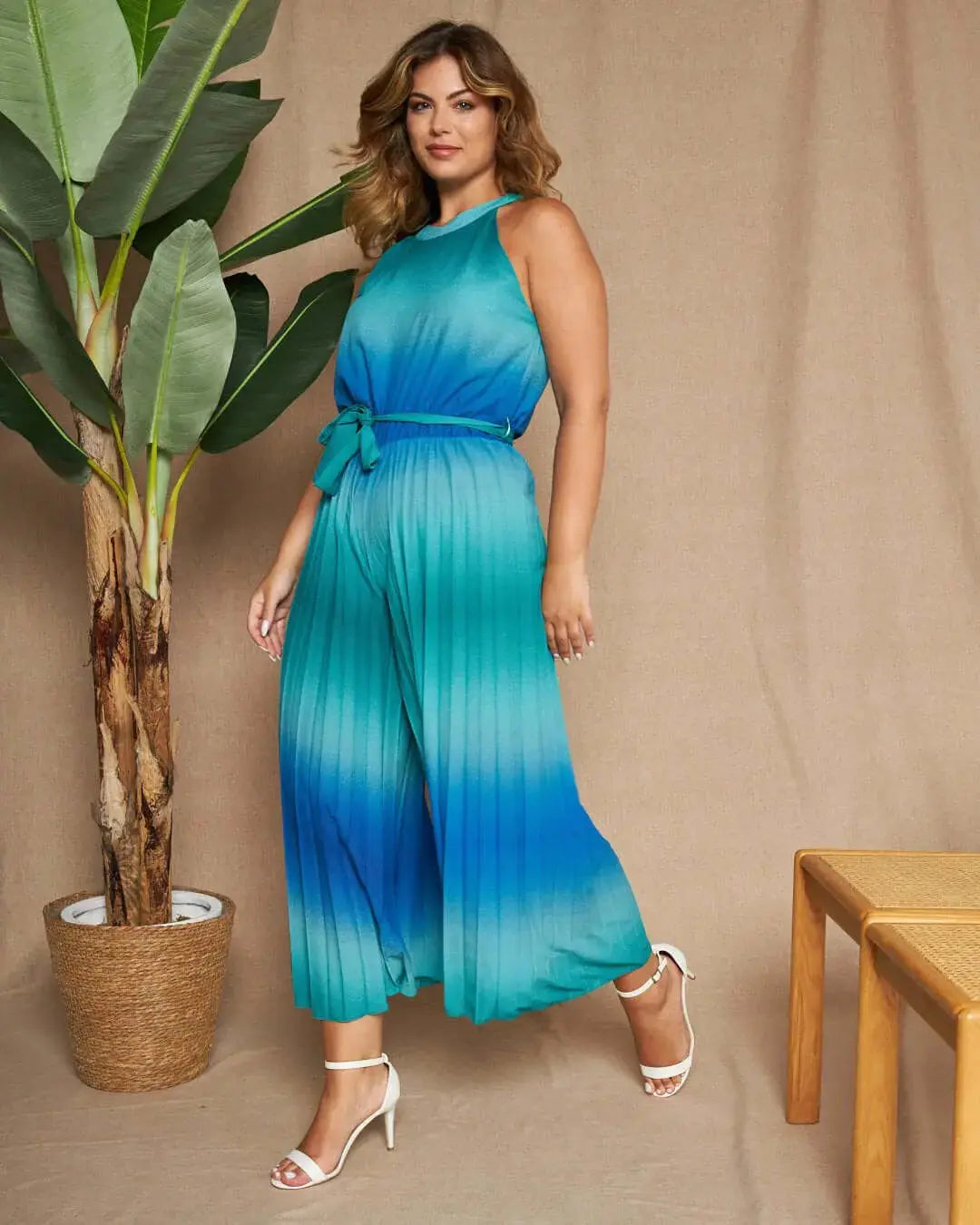 Completo con abito midi in georgette fantasia sfumata con cintura in vita e stola in coordinato. VERDE DORABELLA XL