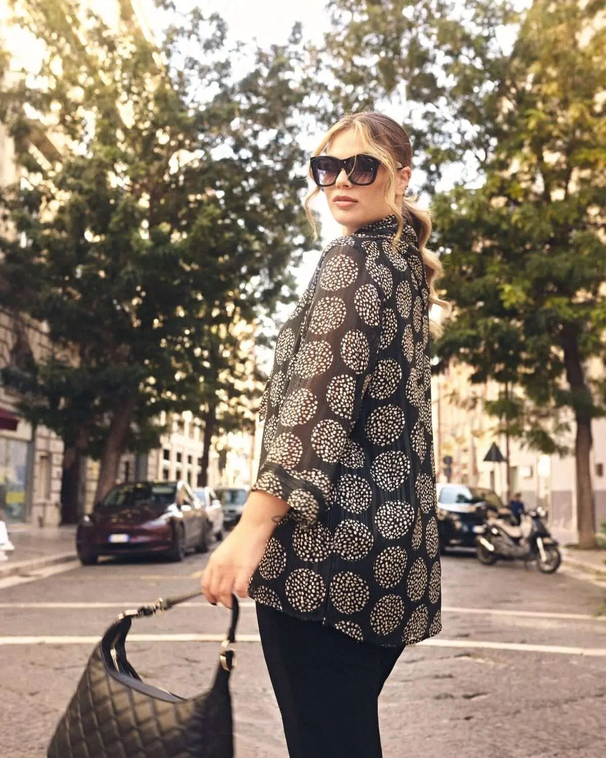 Completo con blusa fantasia e flare pants NERO DORABELLA PIU'