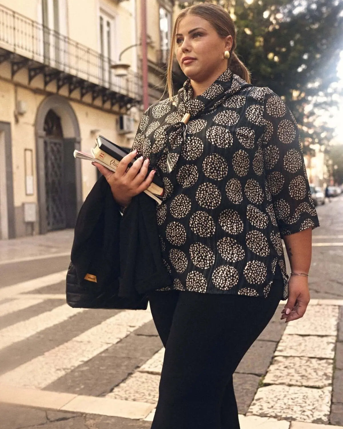 Completo con blusa fantasia e flare pants NERO DORABELLA PIU'